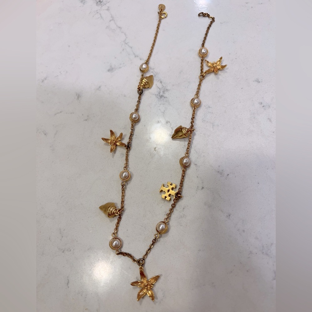 tory burch flower, sea shell & logo gold charm necklace